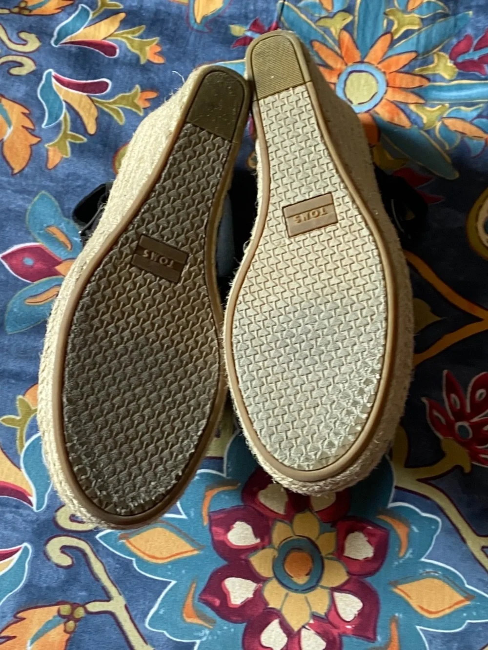 Toms black wedge